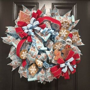 Gingerbread Wreath With Gingerbread House And Decorative Bows